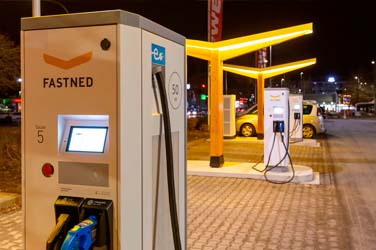 Analizamos la acción de Fastned, especialista en estaciones de carga rápida para coches eléctricos. Puede invertir en esta acción si acepta su elevado riesgo.